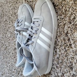 Adidas Neo light grey shoe